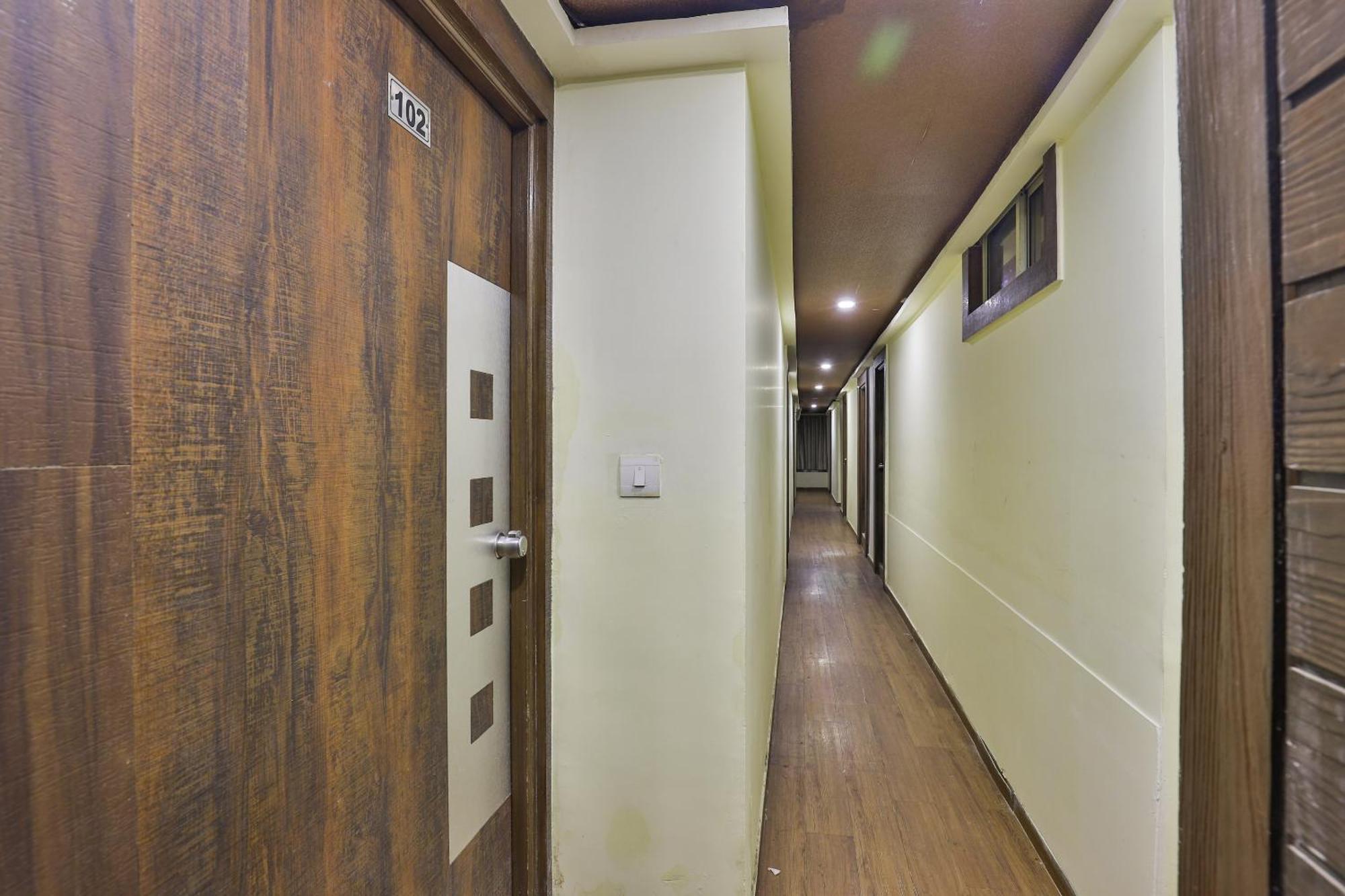 Hotel O Sri Balaji Residency Ахмедабад Екстериор снимка