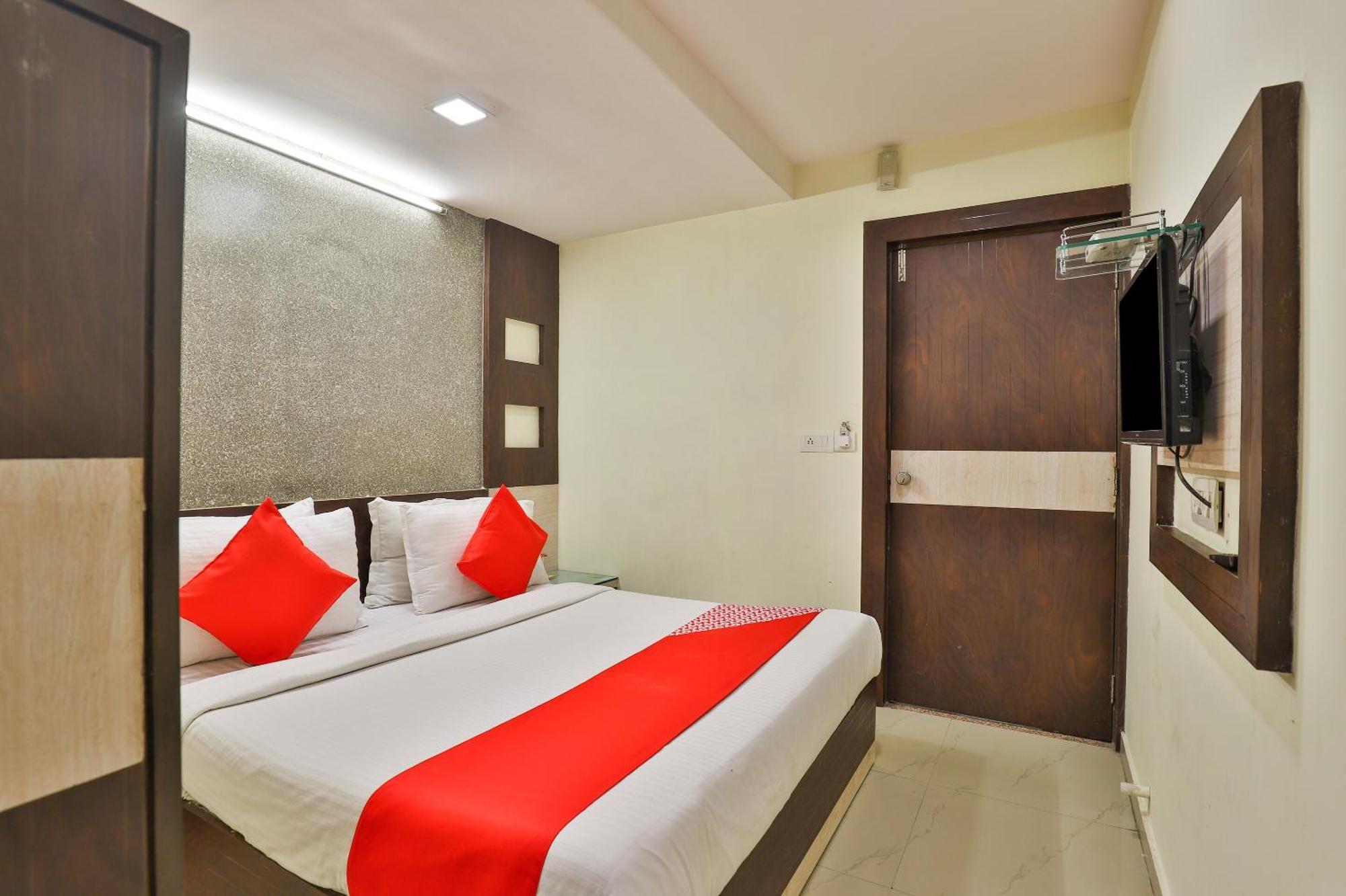 Hotel O Sri Balaji Residency Ахмедабад Екстериор снимка