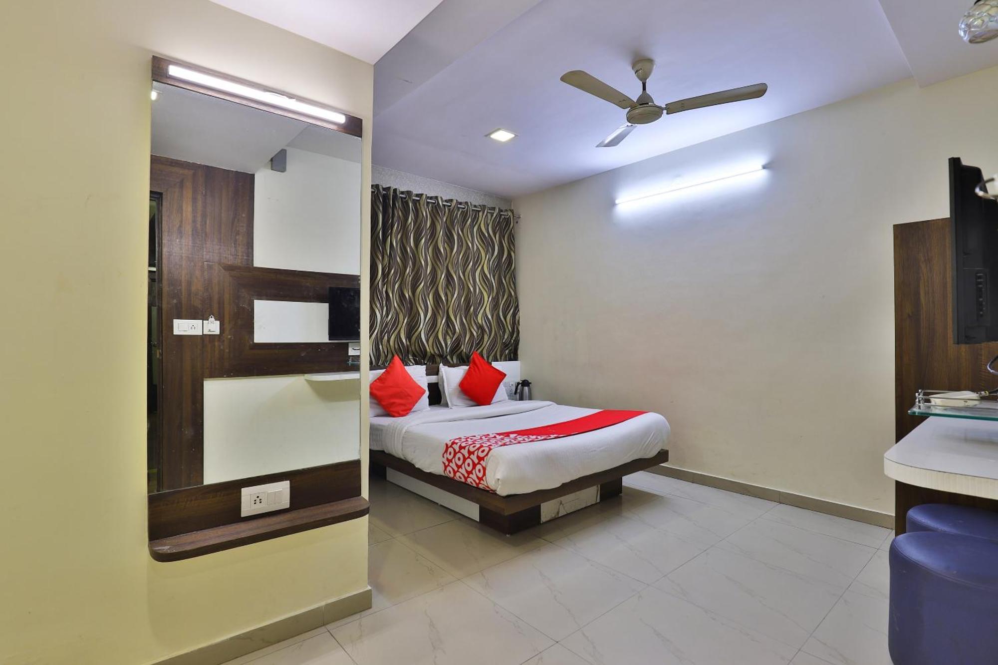 Hotel O Sri Balaji Residency Ахмедабад Екстериор снимка